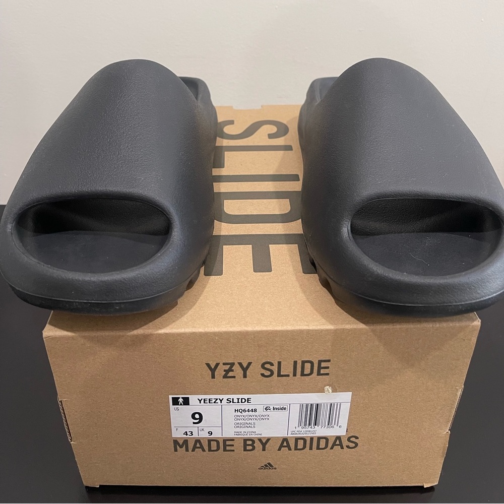Mens Yeezy brown slides size 9